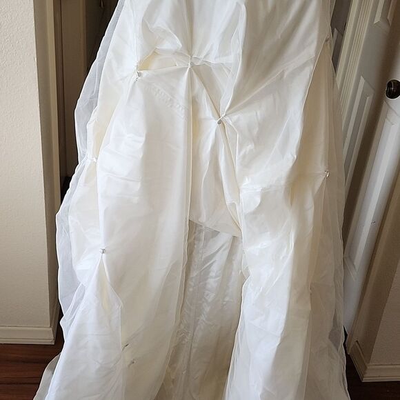 Beautiful Hand Made Wedding Gown - Picture 7 of 16